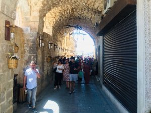 Midyat’taki tarihi konukevine ziyaretçi akını