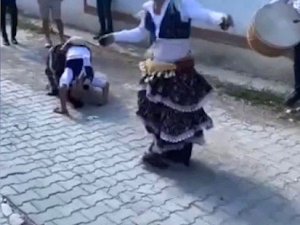 Karabük’te vakaların artmasına rağmen köçek parayı ağzıyla aldı