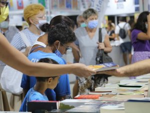 Edremit Kitap Fuarı, kültür ve sanatla dolu dolu devam ediyor
