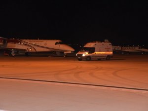 Lübnan’daki akaryakıt tankeri patlamasında ağır yaralanan 3 kişi ambulans uçakla Türkiye’ye getirildi