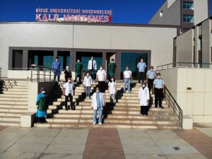 Herkes tatilde, onlar korona virüs savaşında