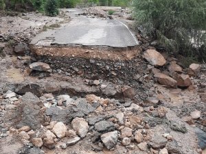 Artvin’de heyelan nedeniyle 14 köy yolu ulaşıma kapandı