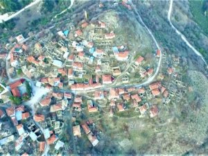 Antik kentin üzerinde yaşıyorlar