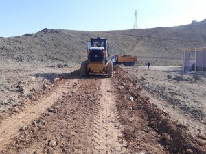 Çaldıran Belediyesi stabilize yol çalışmalarını aralıksız sürdürüyor