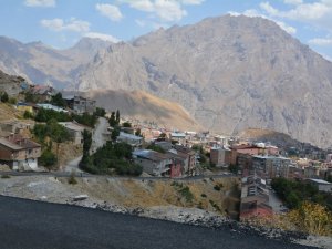 Hakkari’de mahalle yolları asfaltlanıyor