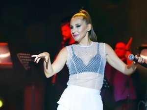 Ünlü sanatçı Funda Arar: "Lütfen artık kadına şiddet olmasın"