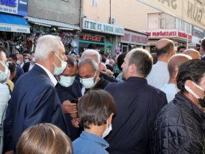 Akşener’in Bayburt ziyaretinde vatandaşlarla partililer arasında arbede