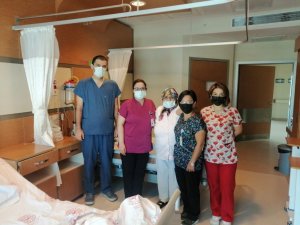 Felçli gelen hasta yürüyerek taburcu oldu