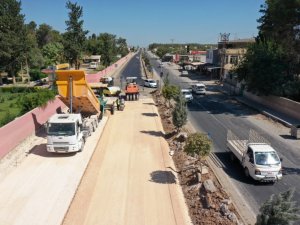 Akçakale’de üstyapı ve yol çalışmaları