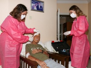 Mersin Büyükşehir Belediyesi, evde sağlık hizmetine aralıksız devam ediyor