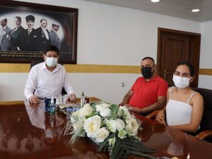 YKS Türkiye 3’üncüsü başarısını Başkan Özcan ile paylaştı