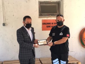 Arama kurtarma ekibinden Kaymakam Çoban’a teşekkür plaketi