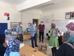 Kursiyerlerden yangın bölgesindeki ailelere kıyafet desteği