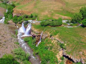 Erzincan’da Konarlı Şelalesi doğal güzelliğiyle cezbediyor
