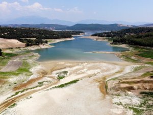 Aslantaş Barajı’nda korkutan kuraklık manzarası