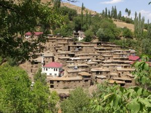 Hizan’ın taş evleri görenleri kendine hayran bırakıyor