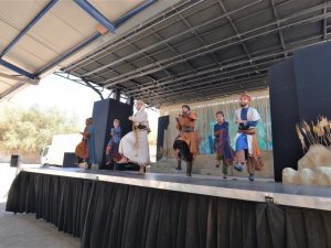 ‘Yunusla Yürürken’ isimli tiyatro oyunu Sandıklı’da sahnelendi