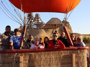 Emirdağlı kadınlar sıcak hava balonuyla Frigya’yı keşfetti
