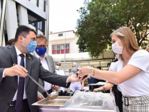 Başkan Avcı’dan vatandaşlara aşure ikramı