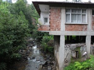 Rize’de geçtiğimiz ay yaşanan selde hasar gören 17 riskli bina yıkılacak