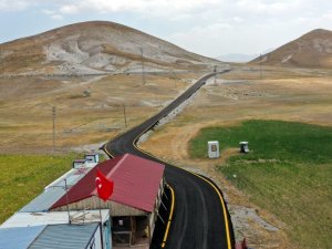 Van Büyükşehir Çaldıran kayak merkezinin yolunu asfaltladı