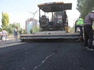 Malazgirt Belediyesinden sıcak asfalt çalışması