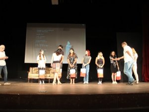 Döşemealtı gönüllü tiyatro ekibine mansiyon ödülü