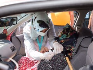 Azime nineden gençlere aşı çağrısı