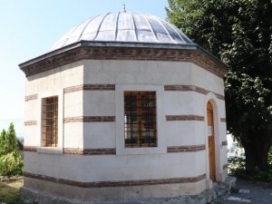 Konur Alp Gazi türbesinin restorasyonu sürüyor