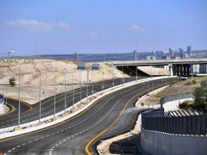 Etimesgut’ta yeni bağlantı yolu trafiğe açıldı