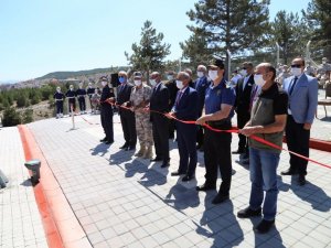 Kütahya’yı temsilen 43 metre uzunluğundaki göndere Türk bayrağı çekildi