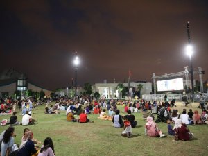 Yüreğirli çocuklar açık havada sinema keyfi yaşadı