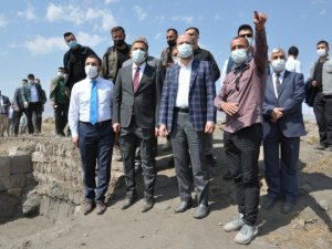 Bilal Erdoğan, Malazgirt Zaferi etkinlikleri öncesi Ani Ören Yeri’ni gezdi