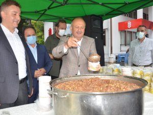 Gönüller aşure ile tatlandı