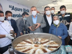 Şanlıurfa belediye başkanlarından aşure ikramı