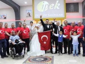 Şehidin yeğenine kırmızı beyaz düğün