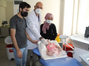 Çift taraflı dudak-damak yarığı ile doğan bebeğe başarılı tedavi