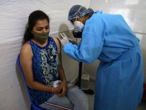 Hindistan’da yerli üretim "dünyanın ilk DNA bazlı" Covid-19 aşısına acil kullanım izni