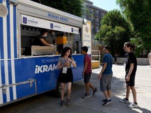 Kuşadası Belediyesi’nden öğrencilere vitamin desteği