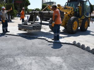 Kuşadası Belediyesi’nden kentin yol sorunlarına hızlı çözüm