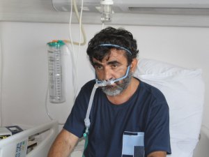 Ailesinde 12 kişi korona oldu iyileşti, aşı olmadığı için hastanede yaşam mücadelesi veriyor: “Kendimi dövmek istiyorum”