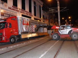 İzmit Belediyesi’nin yardım tırı, sel bölgesi için yola çıktı