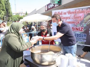 Bandırma Belediyesi’nden aşure ikramı