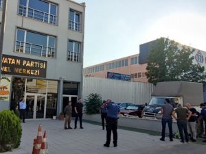 Anavatan Partisi Genel Merkezi önünde şüpheli çanta alarmı