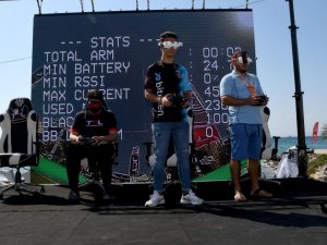 Kuşadası’nda drone yarışları nefesleri kesti