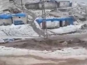 Dolu ve sel Başyurt yaylasını vurdu, dağlar beyaza büründü