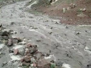 Ağrı Dağı eteğindeki köylerde sel meydana geldi