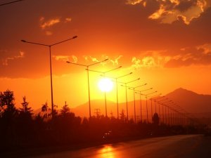 Erzurum’da güneşin masallara konu olan hali görenleri büyüledi