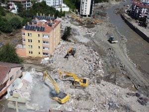 Felaketin boyutunu gözler önüne seren binaların son hali havadan görüntülendi