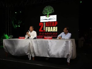 Burhaniye 2. Kitap Fuarı devam ediyor